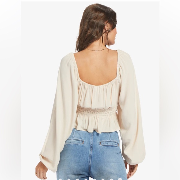 Size medium top! - Picture 3 of 5